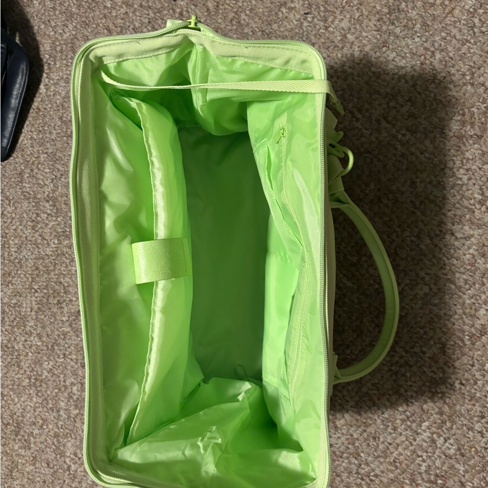Beis Mini Weekender, limited addition lime green - Picture 5 of 6